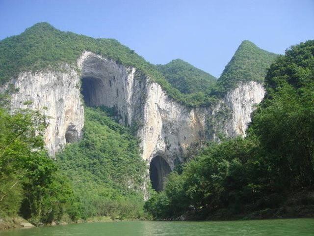 貴州紫雲縣格凸河景區不鏽鋼護欄是如何變成仿木紋效果的