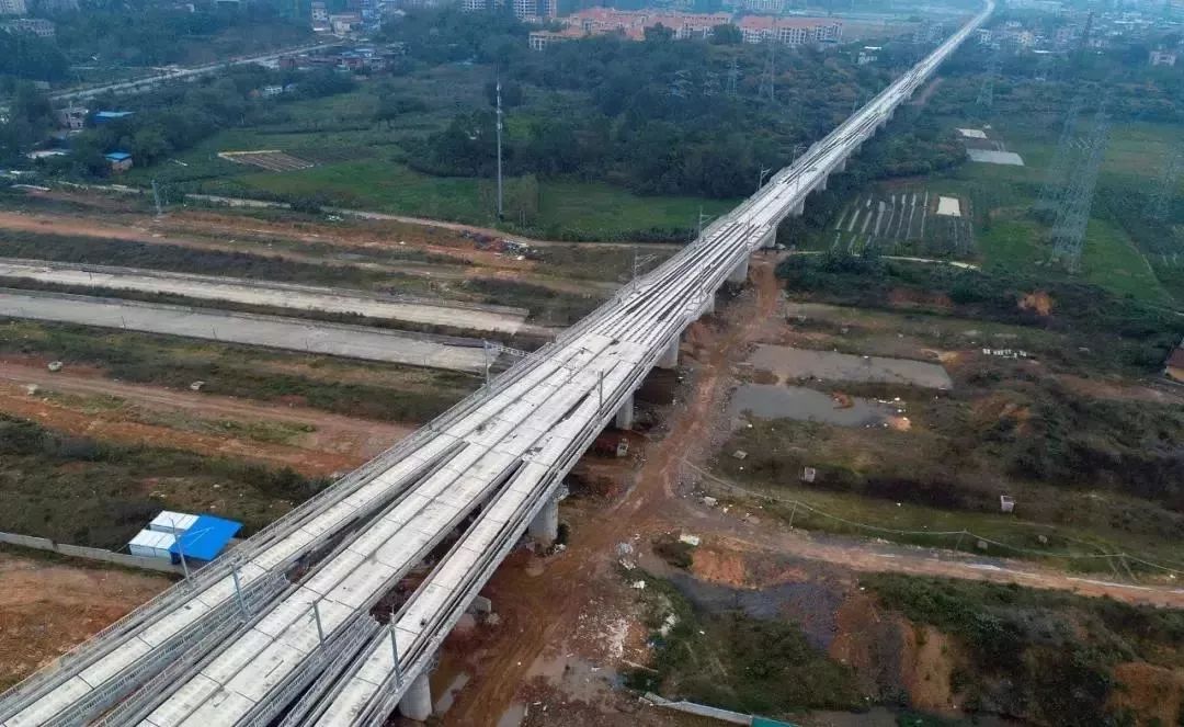 为配合广清城轨首期通车,清远正加快推进京广高铁和广清城轨清远站零