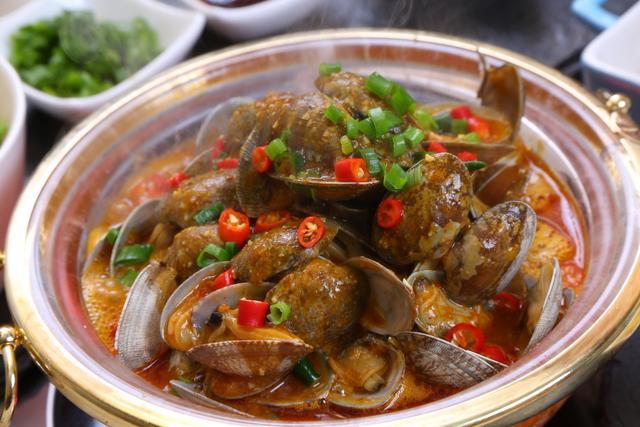 小海鲜迅速在内地走红瓦罐酱焖小海鲜受到食客青睐