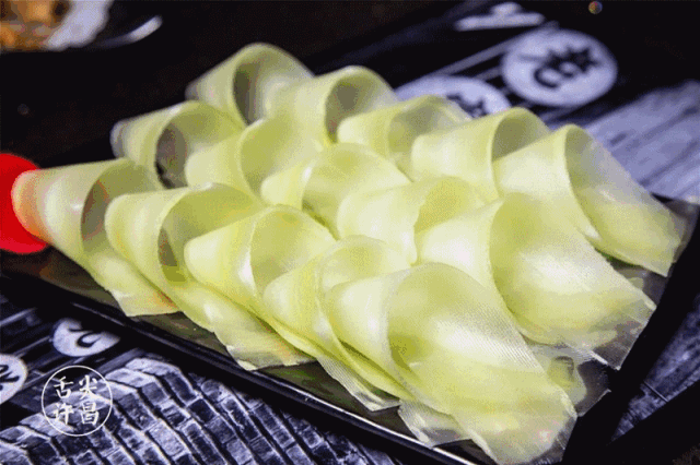 崂山啤酒1元喝这家藏在小巷子里的老火锅没有熟人带路根本找不到