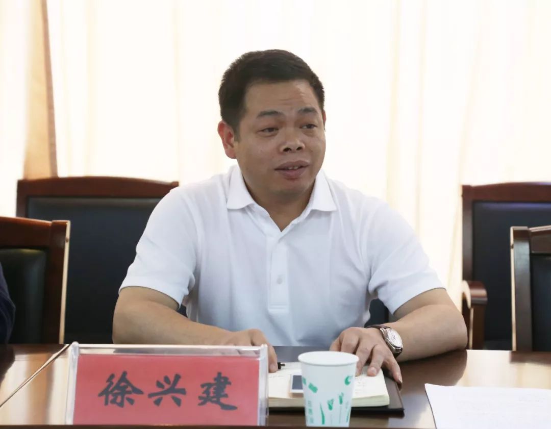 街道党工委书记徐兴建首先肯定了人大街道工委,人大福全代表小组组织