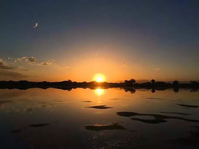 穿越腾格里沙漠路太远景太美去一次震撼一次