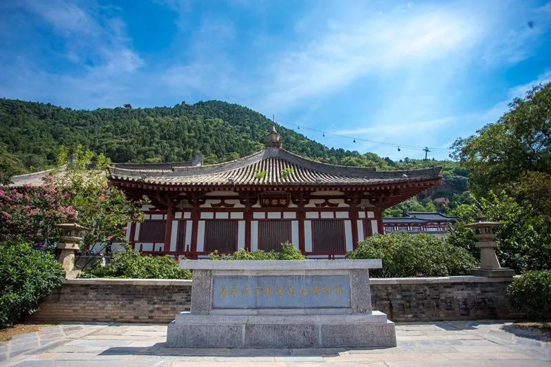 长生殿遗址等九十余处文物遗址以及300多件定级文物历代王朝的历史