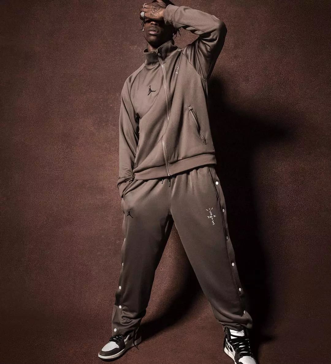 原创钩子一反,倾家荡产?travis scott x aj 1最新上脚都有谁