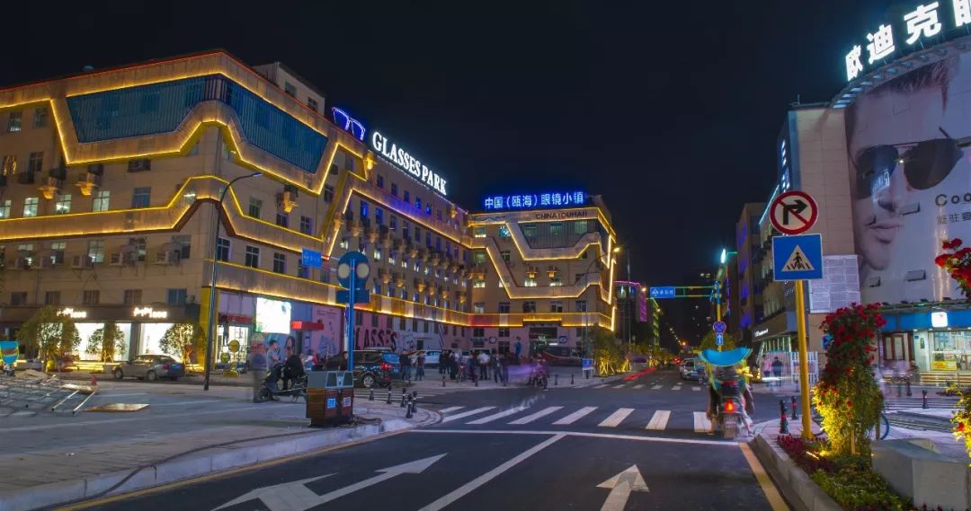 瓯海家门口出现一个眼镜小镇,不经意间美成了这副模样