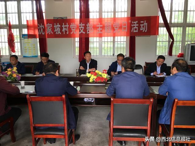 本报讯(李伟)5月9日上午,凤翔县县委书记王建民率队深入彪角镇沈家坡