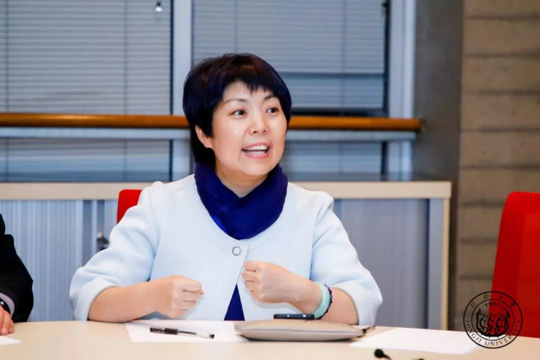 于海老师借用霍华德的"社会城市"概念引出社区和社区花园.