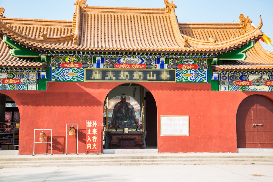 农村地区到处建寺庙有的令人啼笑皆非很多神仙不认识
