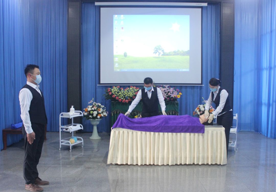 江苏省连云港市殡仪馆举办首届公众开放日活动