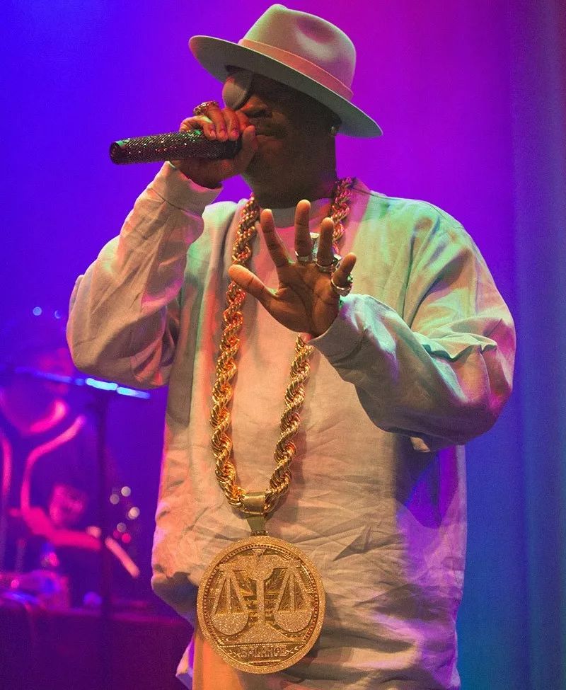 攀比我们为你盘点hiphop圈最贵最狂的十条大金链