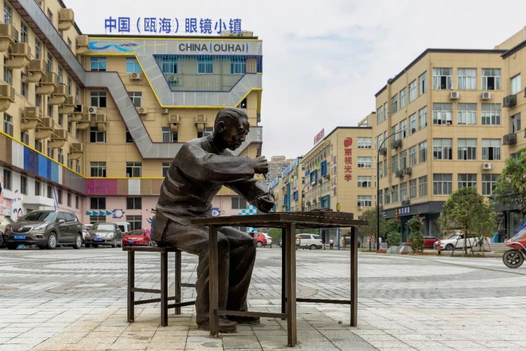 瓯海家门口出现一个眼镜小镇,不经意间美成了这副模样