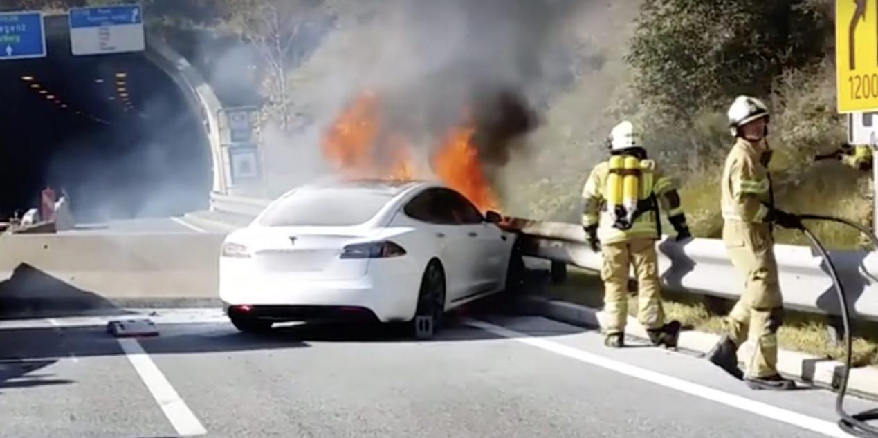 特斯拉們就是移動炸彈電動汽車自燃啟示錄