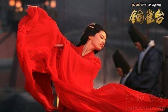 祝英台陈好 《新三国演义》貂蝉 陈好饰演的貂蝉在雪中翩翩起舞,纯白