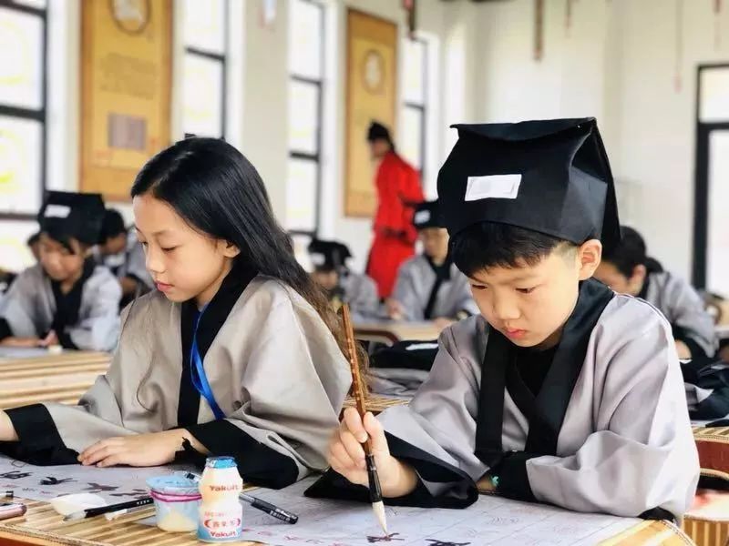 是什么吸引着这么多学生到老院子游玩呢 让青少年走进国学,探秘文化