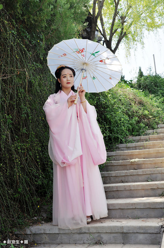 秦州牡丹争奇斗艳 美女古风演绎汉风(天之水网组图)_天水