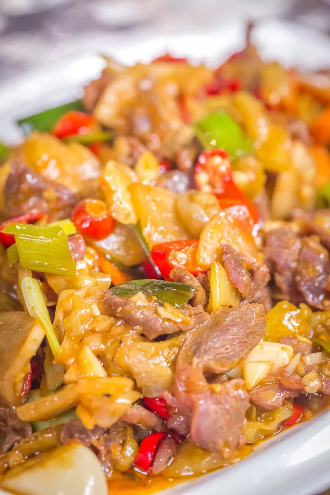 油纸包裹锁住了鱼肉的鲜,也避免了传统烤鱼带来的焦糊味,像过生日拆