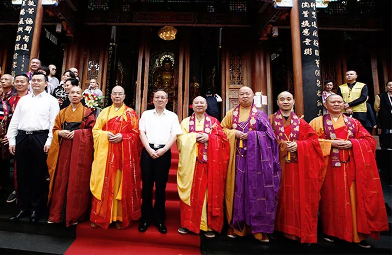 深圳东山寺举行法广法师晋院升座庆典,明生大和尚出席并送位