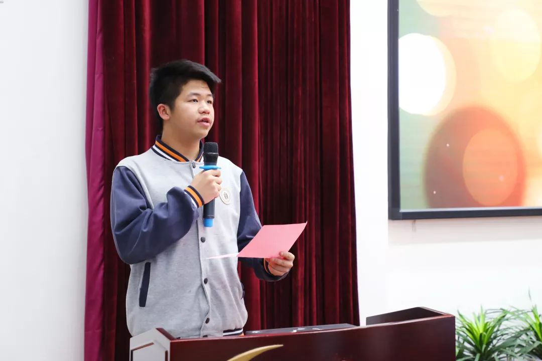 戴舒璟爸爸,上泗中学校长戴建华作为家长代表做主题为《梦想从这