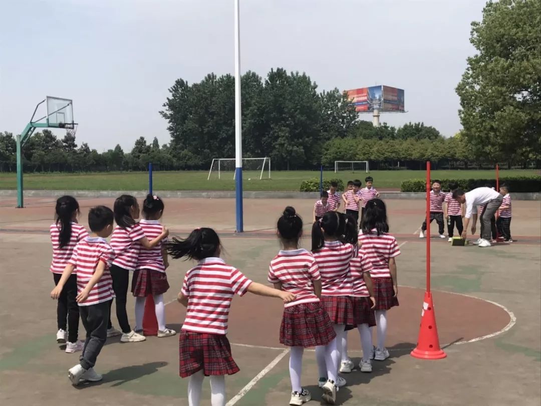 【幼小銜接,攜手共進】荊州國際華僑城幼兒園進校體驗活動_楓葉