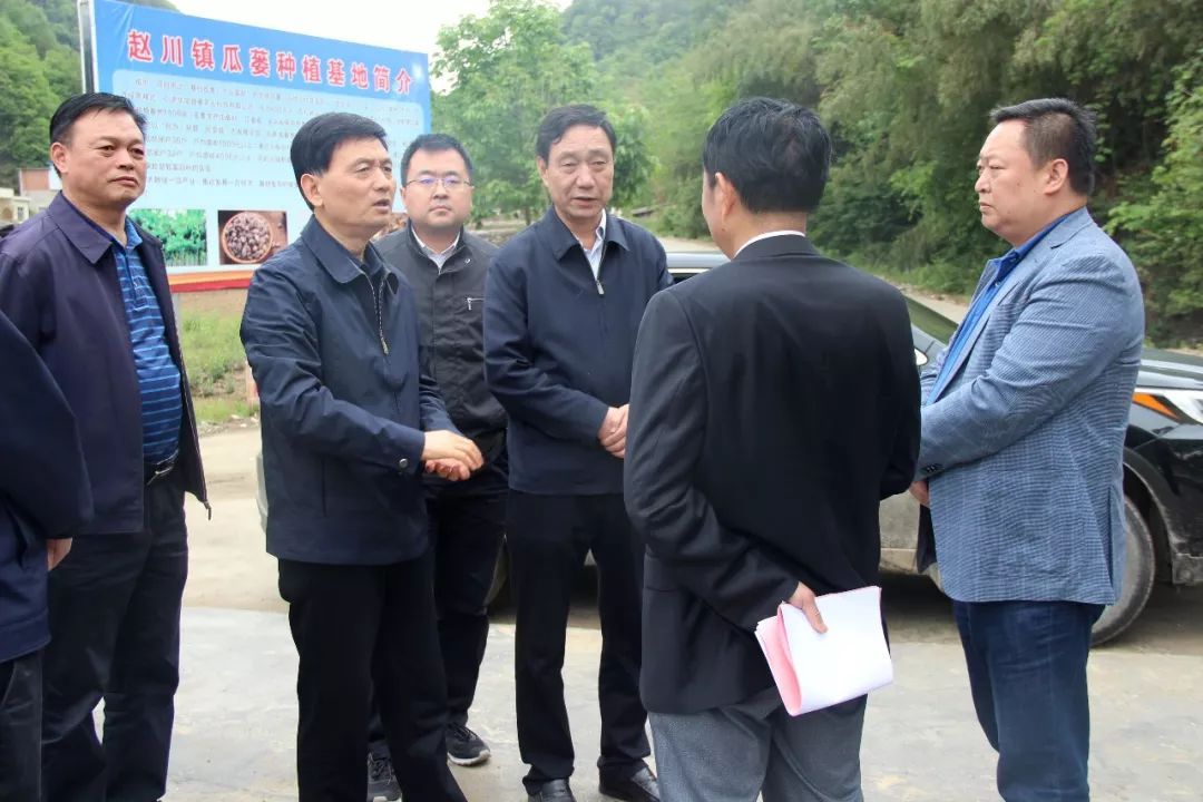 市政府秘书长刘永康,市文旅局局长杨长江一行,深入商南县调研脱贫攻坚