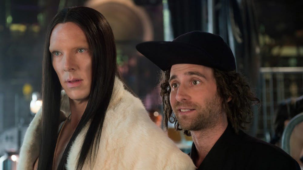 看来我们的卷福真的与女装很不搭～～赶快贴一两张帅气照补补