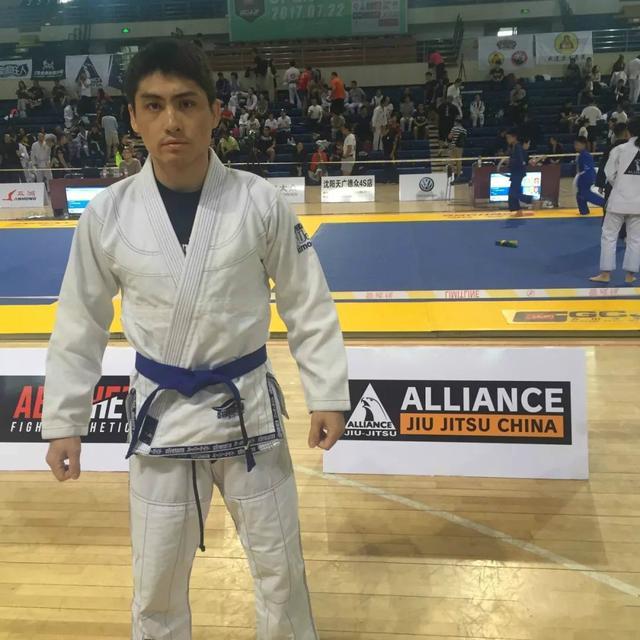 传武大师田野或再遭ko跆拳道教练张龙vs里合腿田野大战已敲定