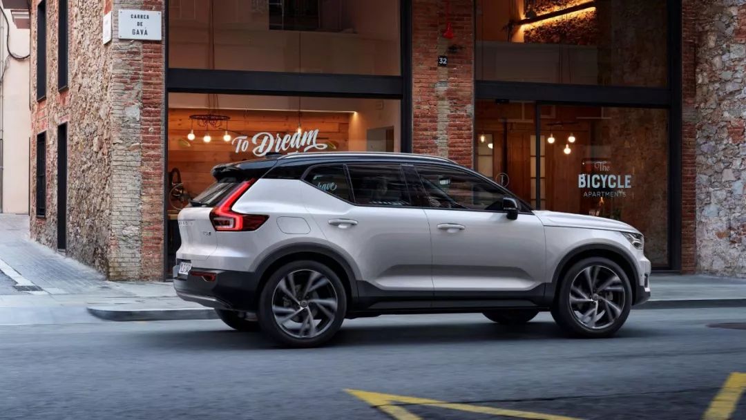 沃尔沃xc40卖26.5万起,网友:国产 志玲姐姐代言也会卖得很惨!