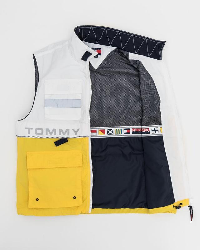 kith x tommy hilfiger展示更多新單品!