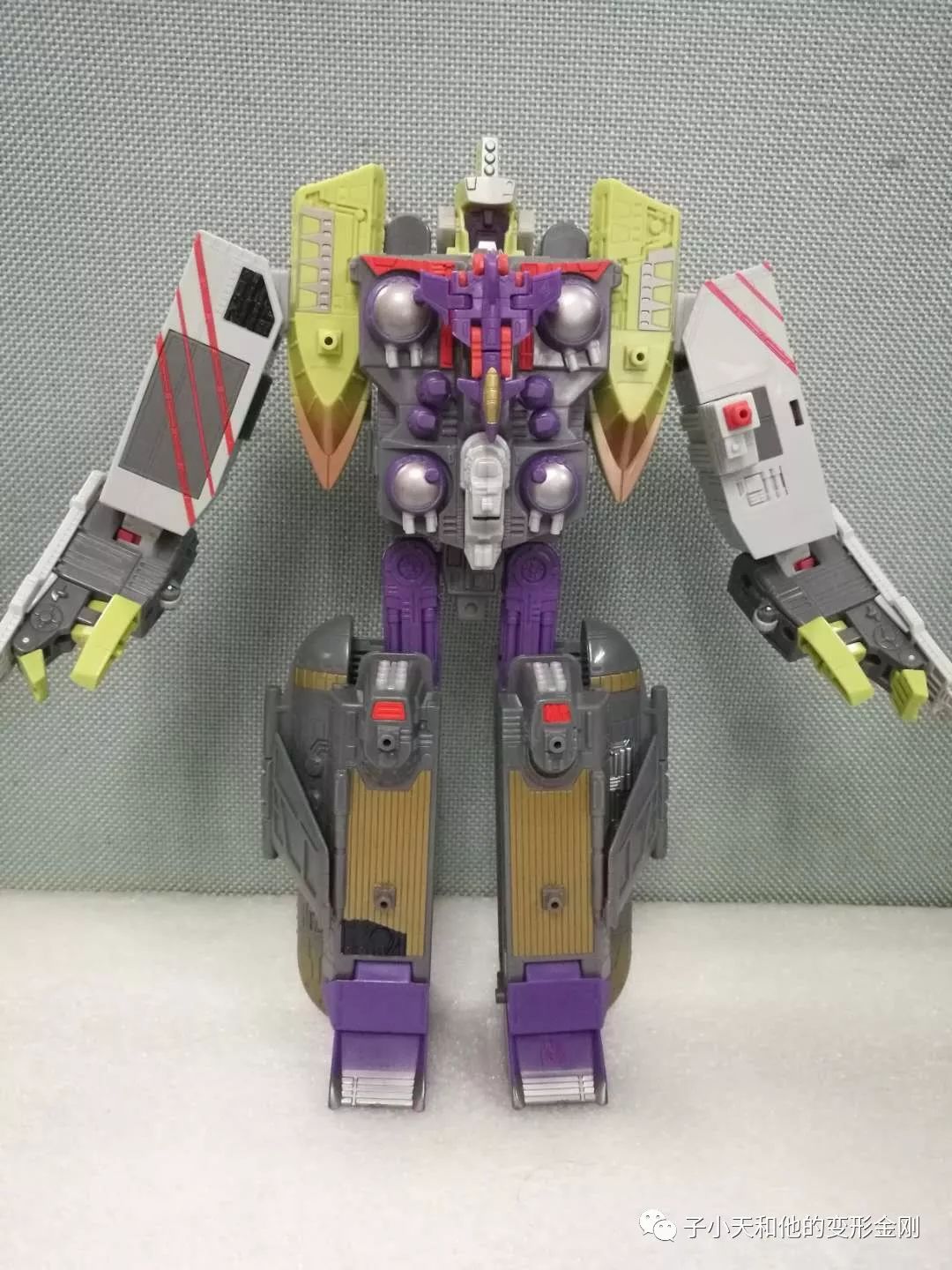 评玩具子小天粑粑总测评变形金刚a版狂派超级战舰月潮波多重形态满足