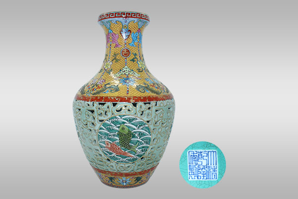 乾隆粉彩镂空“吉庆有余”转心瓶究竟是怎么制作的？_搜狐网