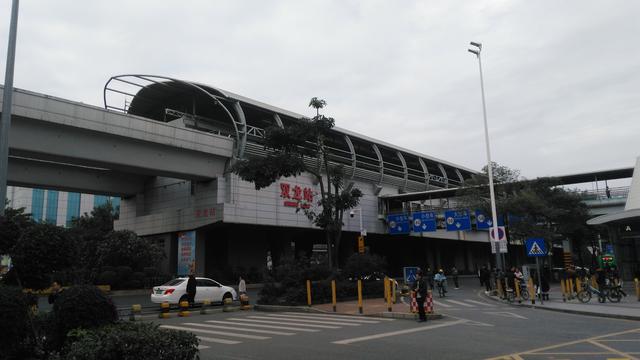 深圳龙岗双龙地铁口商圈实拍这里的空铺好多