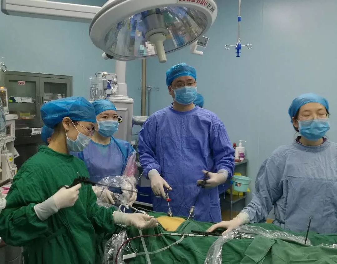 注:图片来自宜春仁德妇幼医院特邀专家郭久柏微创手术中宜春仁德妇幼