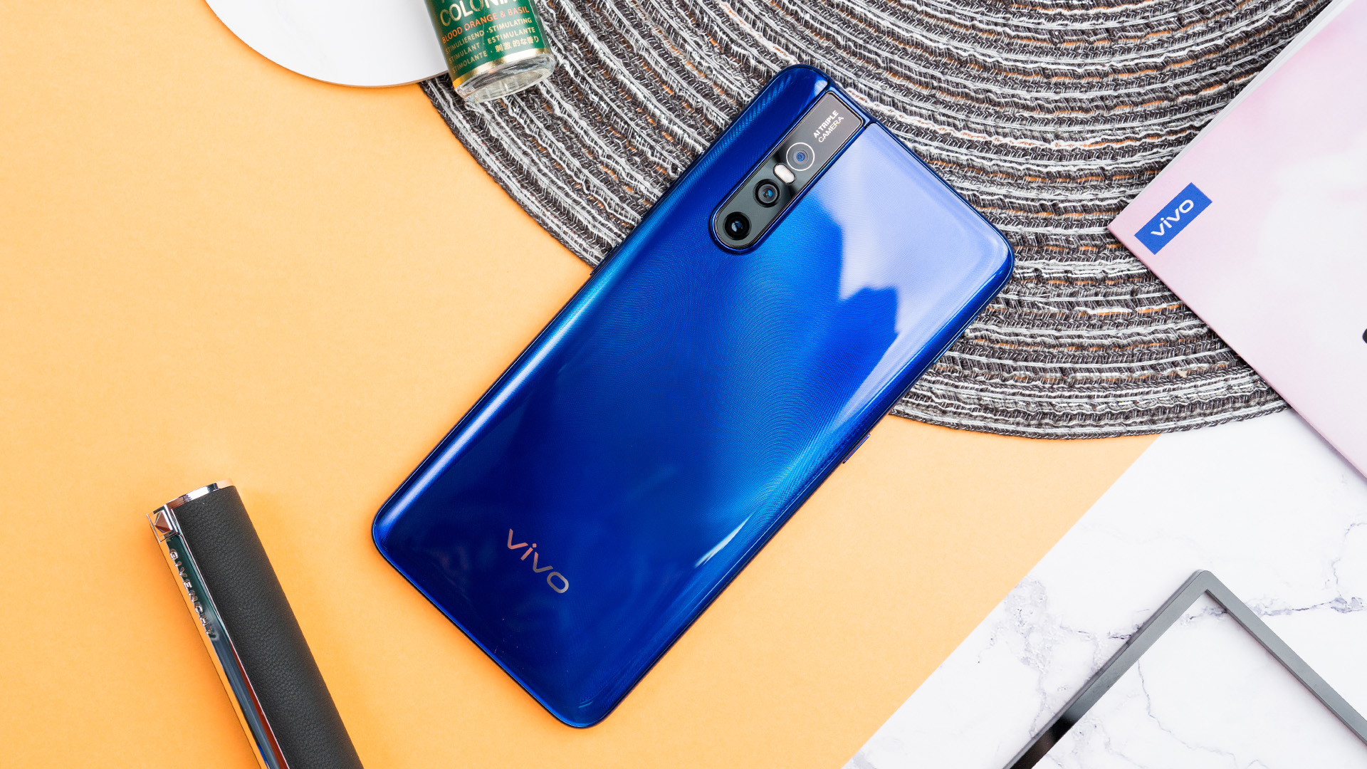 vivos1pro图赏完美全面屏新一代自拍神器