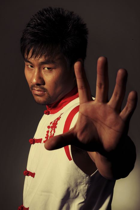 搏击界心酸往事,王洪祥早期比赛凄凉,一龙无钱住旅馆只得流浪_武林风