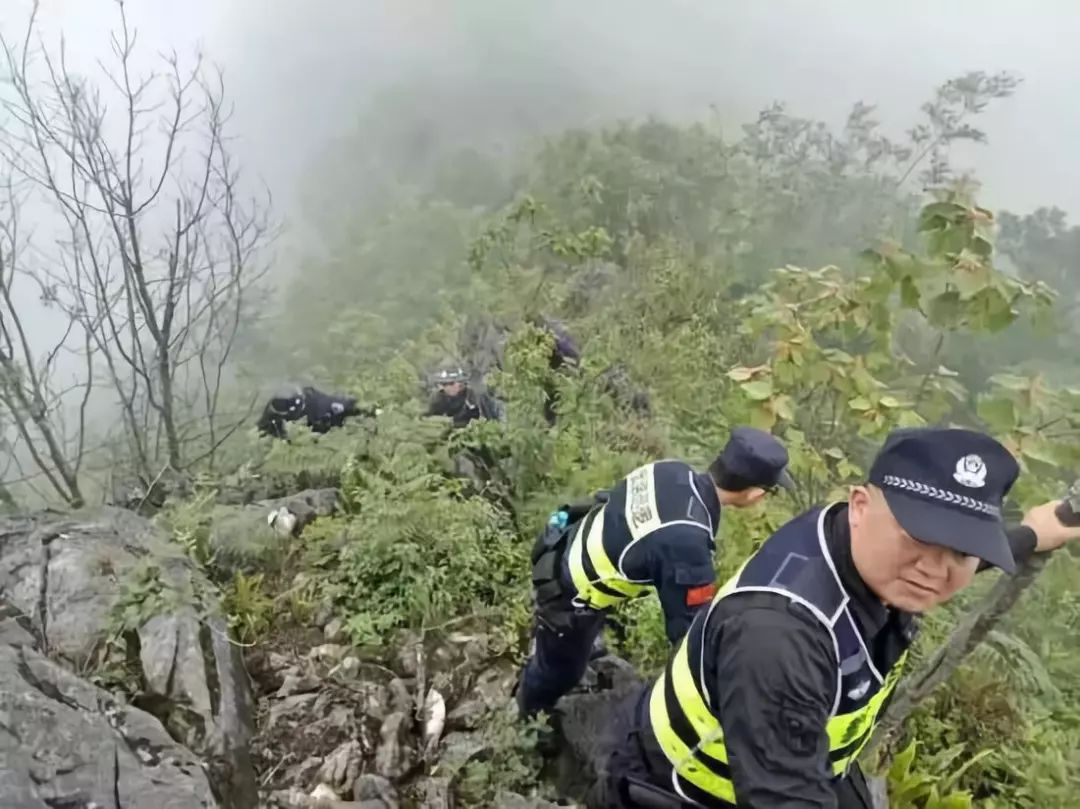 广西一男子杀人后自掘坟墓服毒自杀事前曾扬言杀老婆全家