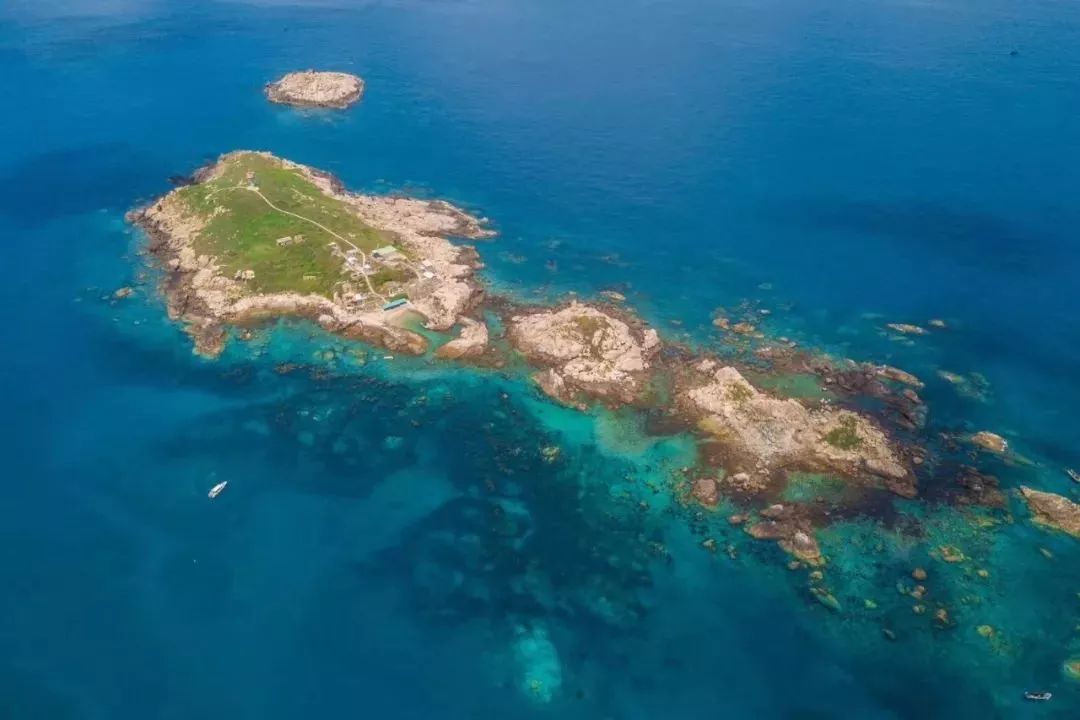 芹澎岛及顶澎岛位于南澳岛东南15海里附近的海域,同属于南澎列岛.