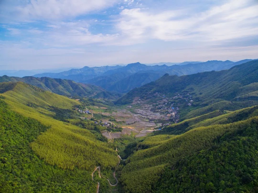 聯合梯田核心景區村;有一處旅遊觀景點,山間景觀有聞名內外的