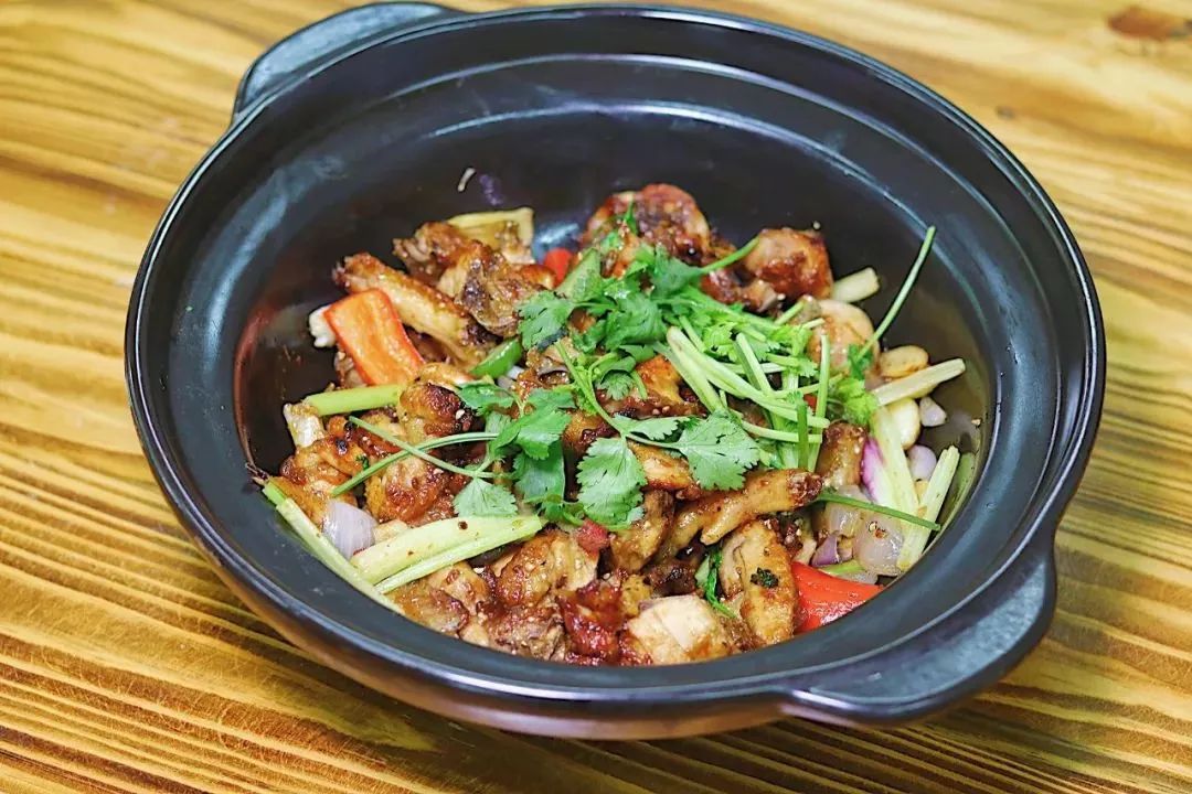 伦教这家店靠一只鸡火了慢点来都吃不到提前预订送烧鸡