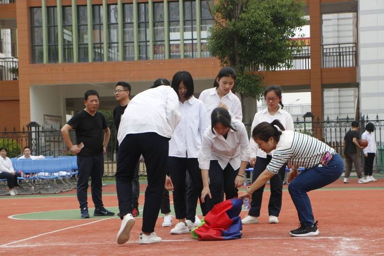 文明播报长乐六中组织开展第二届趣味运动会