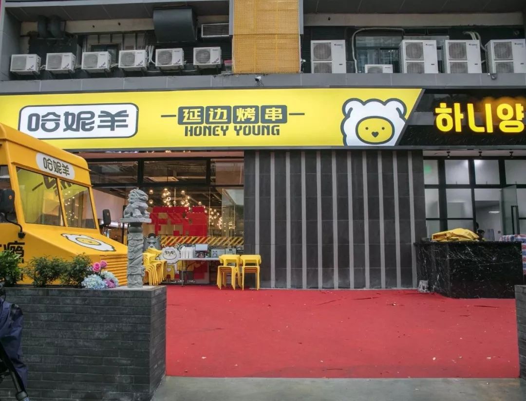 十亩地的网红东北烧烤店,1000份烤串任性吃!