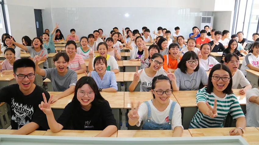 创新新校区,领导好评如潮;创新新校区,教室里慷慨激昂;创新新校区