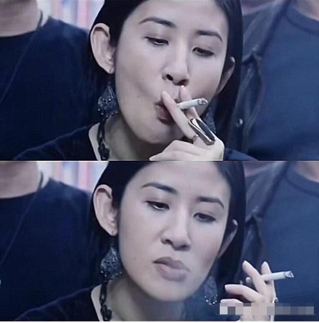 4大女神抽烟照曝光,小骨清纯,舒淇性感,而她是老烟枪!_赵薇