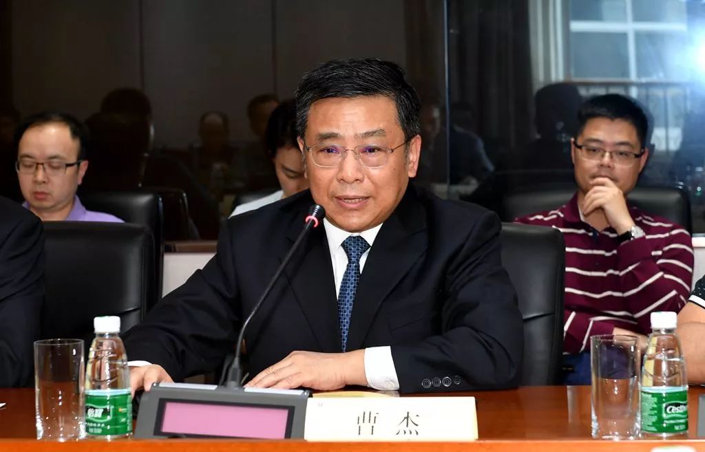 "曹杰院长再次感谢九位教授毫无保留建言献策,表示医院已出台相关政策