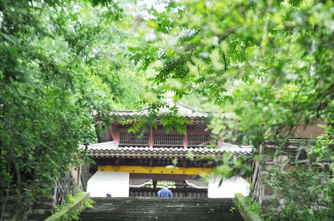 什邡市洛水镇李冰陵被评为德阳市干部教育培训现场教学点