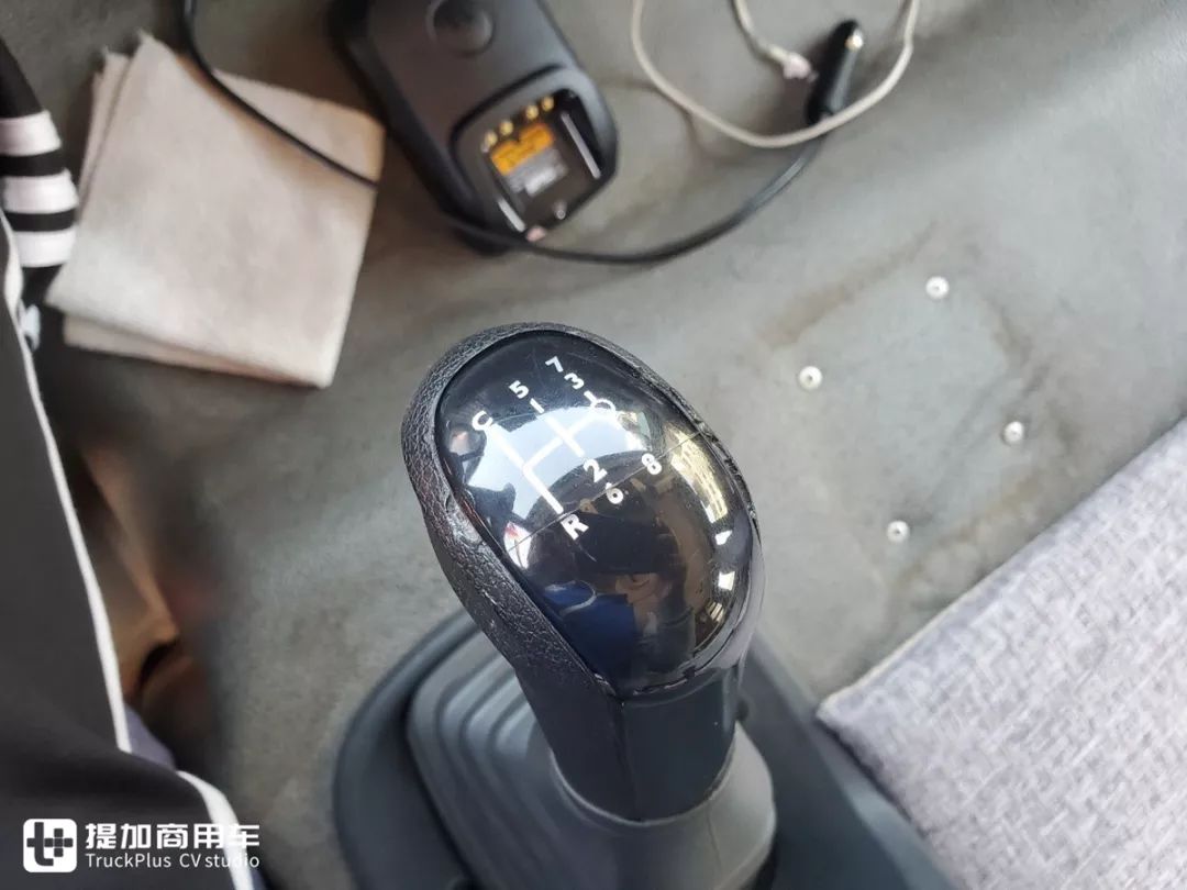 变速箱采用高低阀设计,档位清晰,消防车使用是够了