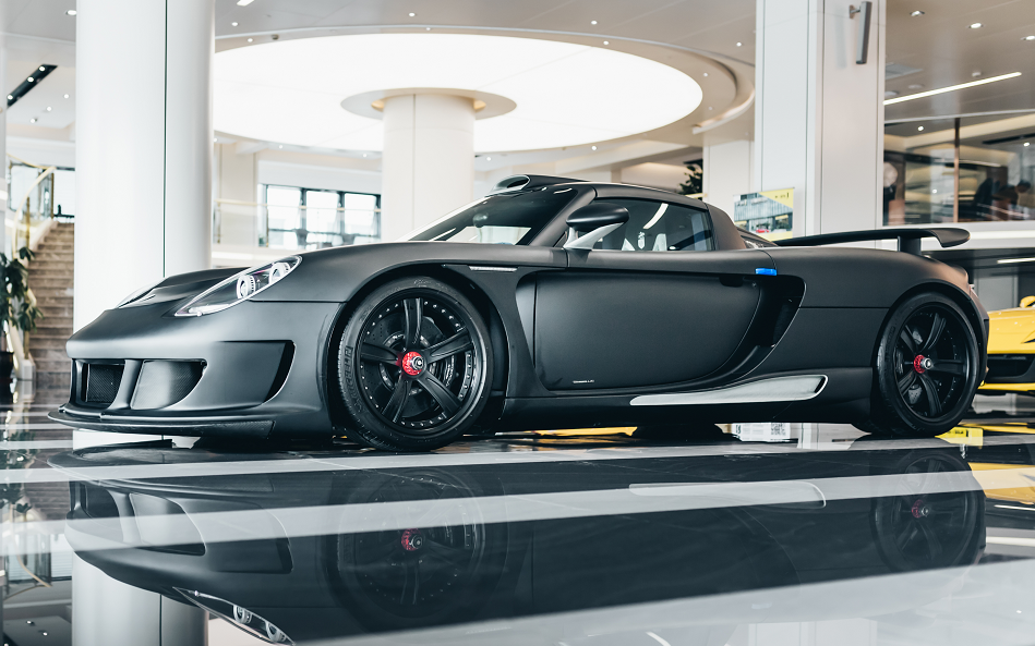 这是有gemballa公司基于卡雷拉gt而改造的车,也就是升级版的卡雷拉gt