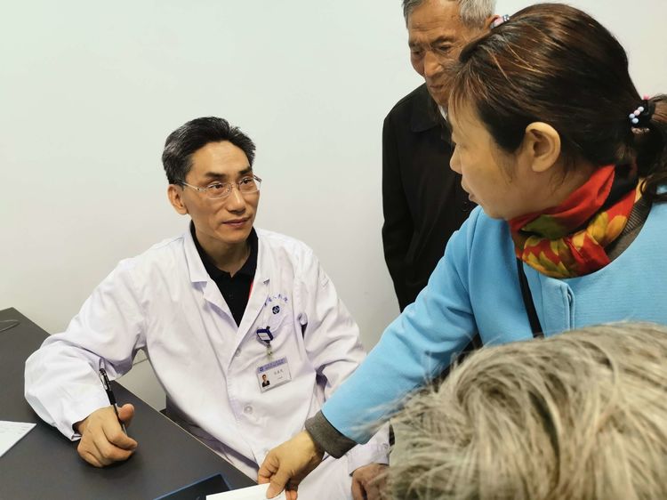 延陵荟回乡义诊情系泰兴助益帮扶