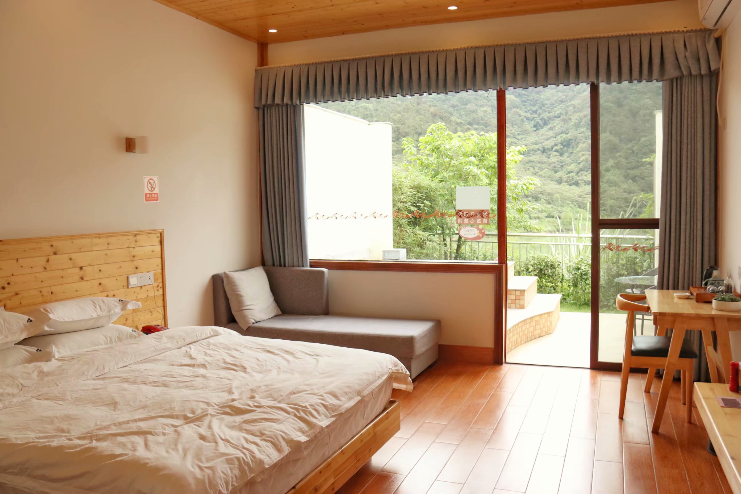 2天1晚免费住这个坐拥300亩的湖景温泉民宿光看图就想住进去