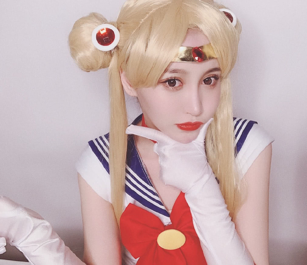 就一直没有再继续出cos的作品,而最近赵梦玥cos了魔法少女中的水冰月