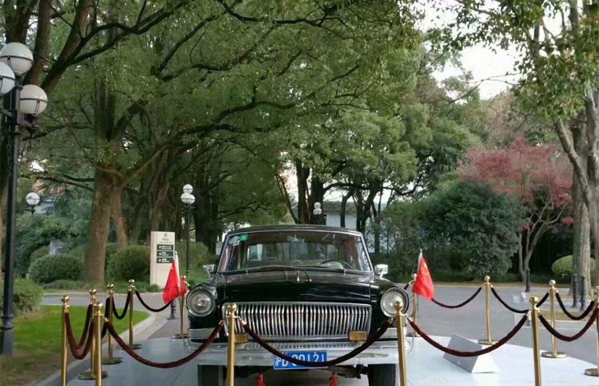 大上海的世外桃源豪车慕名而来红旗ca773很罕见